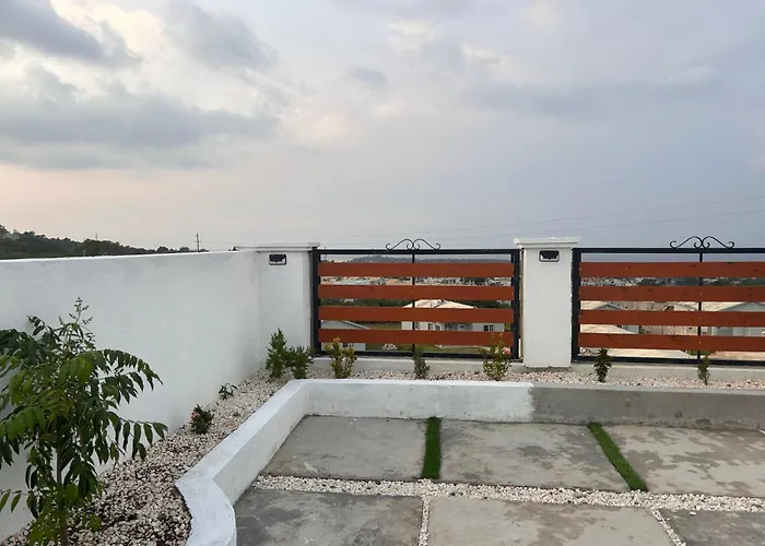 Lux Sea View Camelot Village Discovery Bay